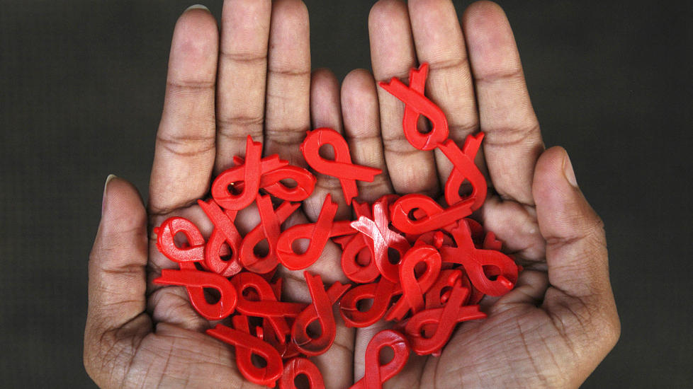 KAN HELBREDES: Tyske forskere mener � ha helbredet en amerikansk mann fra hiv. Mannen, som i 2007 var smittet av viruset, er if�lge forskerne i dag helt frisk. Illustrasjonsfoto: M. Lakshman/ Scanpix
