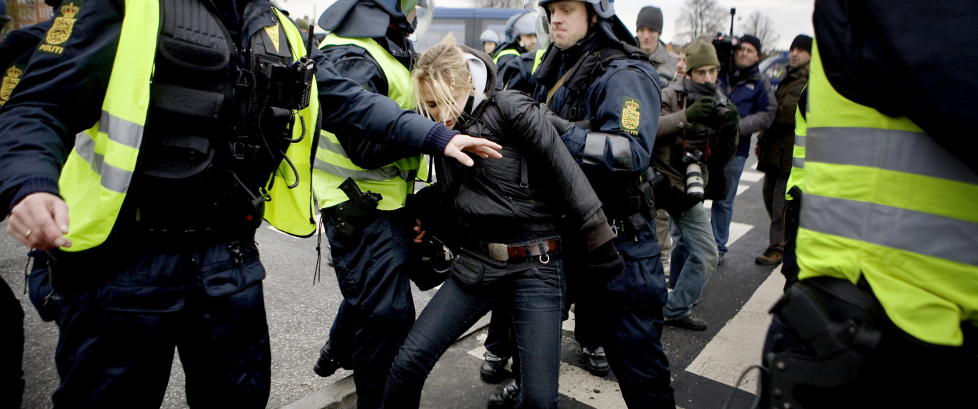 Dansk politi d�mt for massep�gripelser