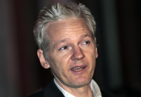 - JEG ER USKYLDIG: Julian Assange hevder han er uskyldig i anklagene mot ham og er n� klar for � fortsette kampen for � bli frikjent. AFP PHOTO