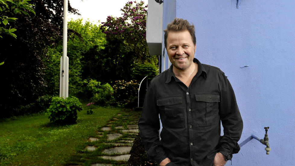 MORSOM DEBUT: Arne Hjeltnes? debutroman er skrevet med rytme og humor, ofte med skeiv poesi og sans for s�re detaljer. ?Foto: Hans Arne Vedlog