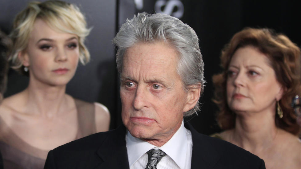 STILTE OPP: Michael Douglas kjemper mot kreftsykdommen, men valgte � stille opp til foto med den norske fotografen S�lve Sundsb� for New York Times Magazine. REUTERS/Lucas Jackson