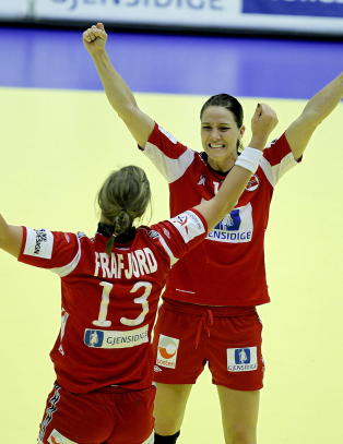 - Norsk toppidrett har mye � l�re av h�ndballjentene