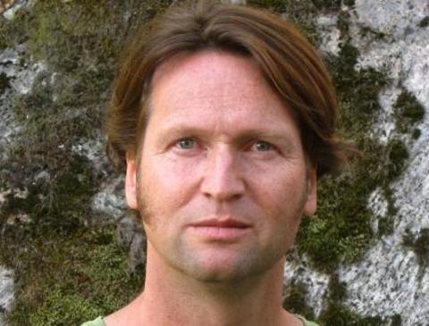 DOBBELTFAVORITT: Det er stor spredning over Dagblad-anmeldernes favoritter i år. Christian Refsums nye roman «Løftet» er den eneste som blir som blir anbefalt av to anmeldere. Foto: FORLAGET OKTOBER DOBBELTFAVORITT: Det er stor spredning over Dagblad-anmeldernes favoritter i år. Christian Refsums nye roman «Løftet» er den eneste som blir som blir anbefalt av to anmeldere. Foto: FORLAGET OKTOBER