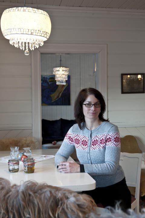 SATSER P� R�FF LUKSUS: Renate Lunde (36) driver Vossabia gjestetun p� g�rden Vethe p� Voss med natur- og kunnskapsbasert turisme etter pilarene i �rough luxe�-filosofien. Foto: HELGE HANSEN
