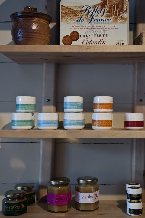 VELV�RE P� GLASS: Egenprodusert p� Vossabia. Foto: HELGE HANSEN