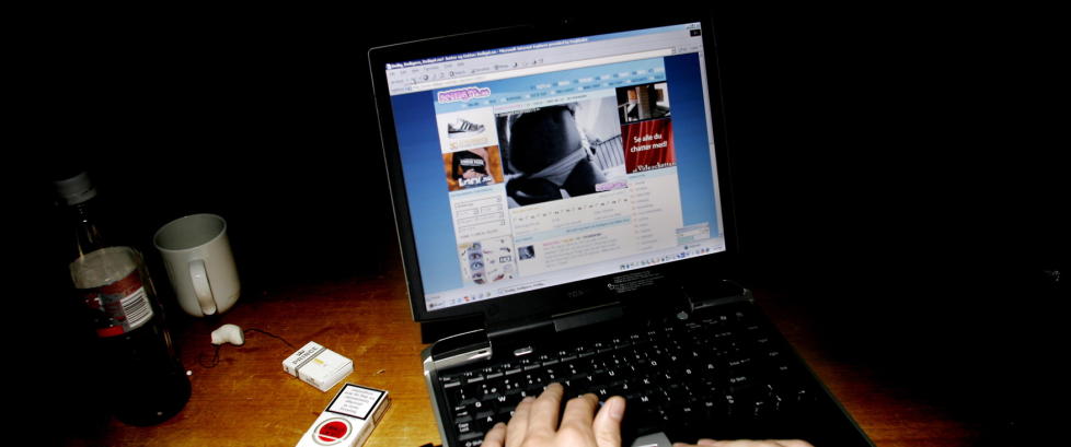 L�rer siktet for seksuelt overgrep via internett