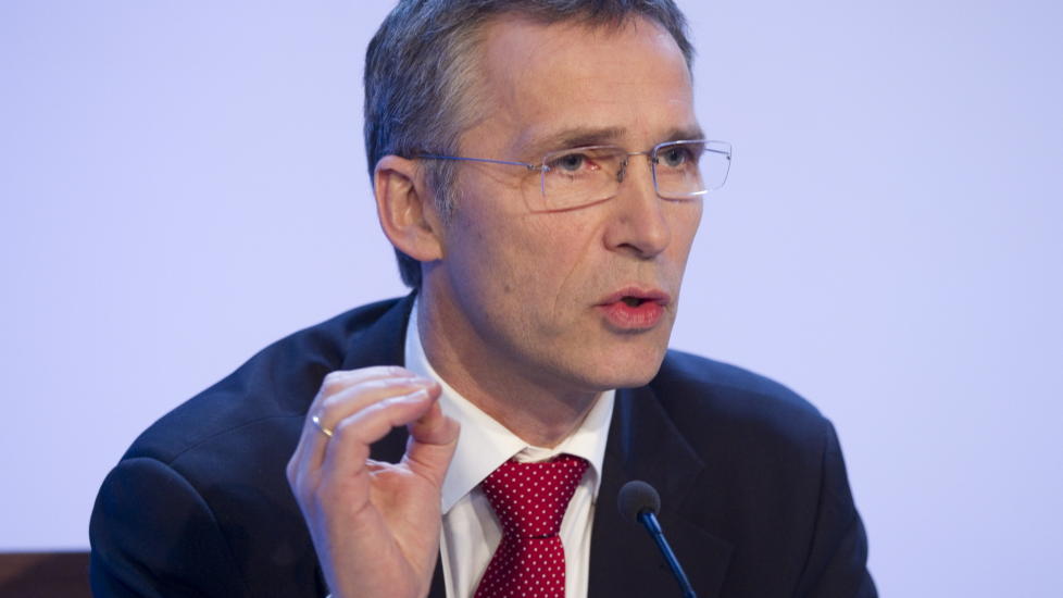 VIL IKKE GI B�DE I POSE OG SEKK:  Statsminister Jens Stoltenberg. Foto: SCANPIX