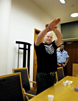 Nye åtte uker i varetekt for russisk nynazist