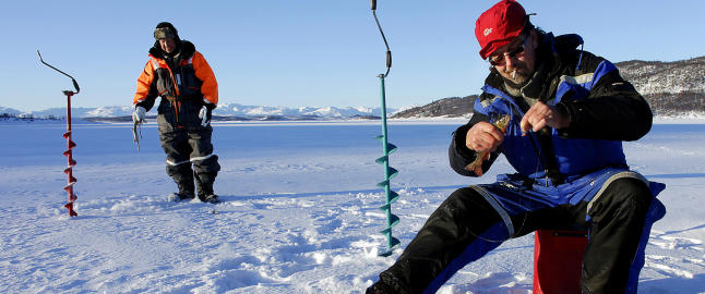 Isfiske i minus 28 er ikke for pyser