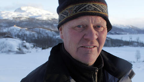 HYTTEUTLEIER: Olav Henning Dagalid har faste gjester fra Sverige. Foto: OLE C.H. THOMASSEN