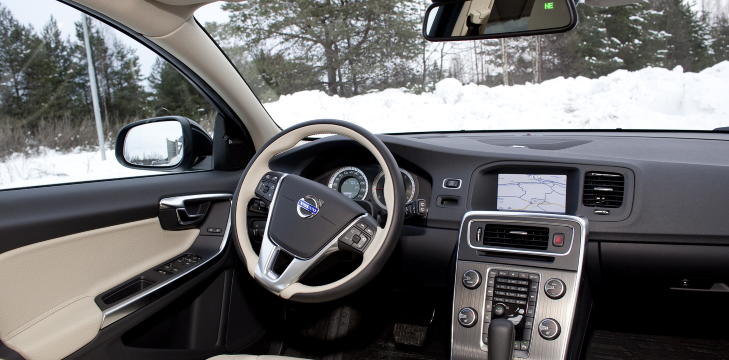 INNENFRA: Vi har pr�vekj�rt vinneren av �rets bil 2011, Volvo V60. Foto: SVEINUNG U. YSTAD