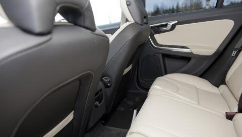 GODE SETER: Volvo V60 f�r f�rer og passasjerer til � f�le seg vel, i noen av bransjens beste seter. Foto: SVEINUNG U. YSTAD