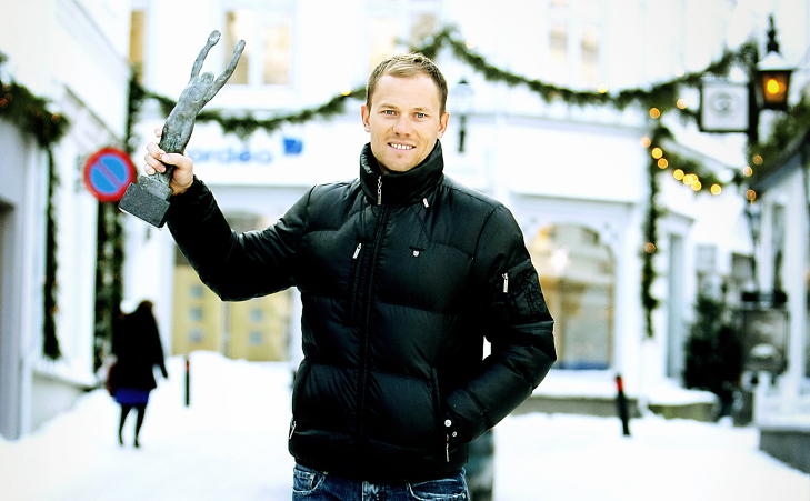 P� HJEMMEBANE: Med hvit sn� hjemme i hvite Grimstad, er Thor Hushovd p� hjemmebane. Sykkel-Thor trives med ski p� beina, men akkurat n� er det for kaldt.Foto: Tormod Brenna/Dagbladet