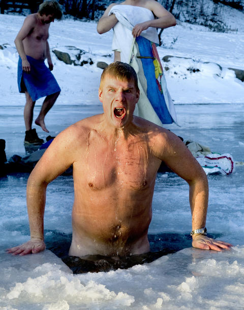 Ah! Herlig � v�re nordmann og bade ute!