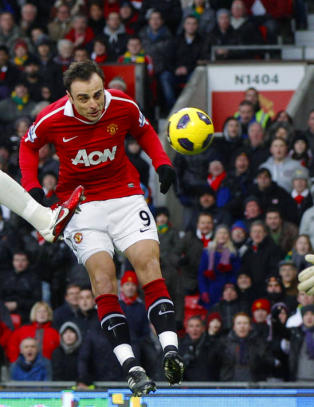 Berbatov n�re nytt hat-trick