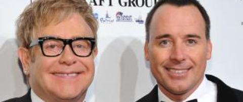 Elton John og David Furnish er blitt foreldre