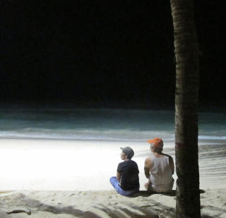 STILLHET: Det er ogs� mulig � bare nyte natten uten la seg affisere av utelivet. Foto: Eugene Brandal Laran