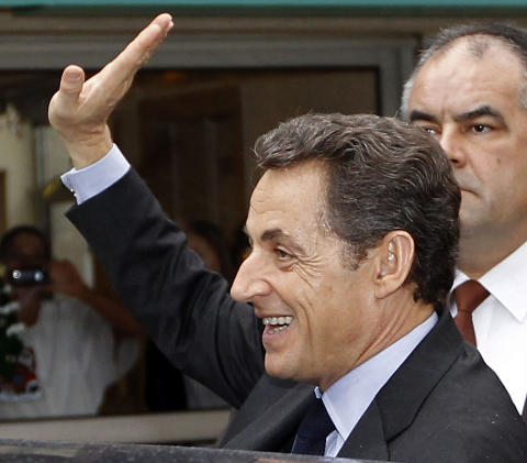 MANGLER ST�TTE: �Den folkelige demokratiske st�tten er den laveste i den vestlige verden�, skriver EIU om Frankrike. Her ved Frankrikes president Nicolas Sarkozy. Foto: SCANPIX