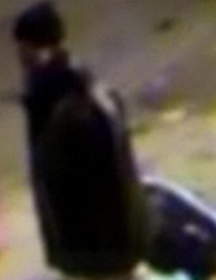 Her blir liket av Betty (28) etterlatt i en koffert