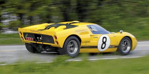 PROSJEKTIL: Den gamle GT40-en skyter fart i Benny Hill-tempo. Hundre passeres etter dr�ye tre sekunder, og slik bare fortsetter det oppover og oppover p� speedometeret... Foto: Andreas Handeland