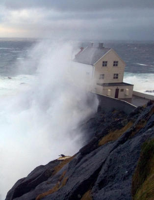 - Hold dere innend�rs i kveld