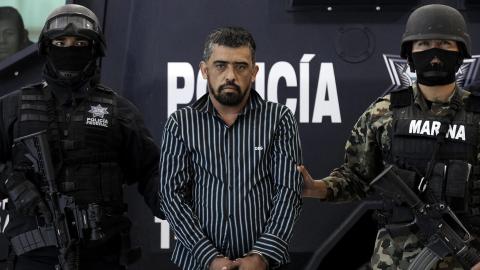 �BARTEN�: Francisco Lopez Villanueva, kalt �Barten� (�El Bigotes�), ble vist fram for pressen nytt�rsaften. Foto: EPA/MARIO GUZMAN/Scanpix