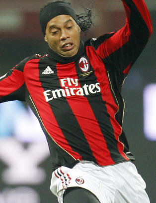 - Ronaldinho vil til Premier League