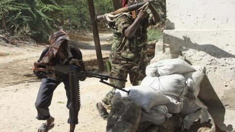 FARLIGSTE LANDET I VERDEN: Somalia er rangert som det farligste landet i verden. Det er uklart hvor mange som ble drept i 2010, men if�lge et estimat i november hadde 2100 sivile blitt drept i hovedstaden Mogadishu. Foto: AP Photo/Farah Abdi Warsameh/Scanpix