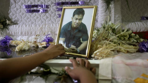 DREPT: Reynaldo Dagsa var folkevalgt og bryllupsfotograf i hjembyen. Drapsmannen og en medskyldig ble arrestert i dagene etter drapet. Foto: Bullit Marquez/AP