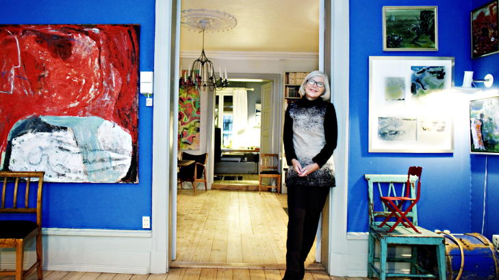 VAKKERT: Rannveig Getz Nordheim er interi�rarkitekt og har selv bidratt mye til hvordan huset i dag ser ut innvending. Foto: Nina Hansen / Dagbladet