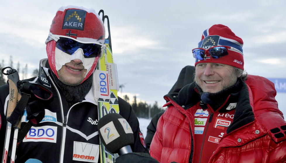 BRYR SEG IKKE OM KRITIKKEN: �ge Skinstad og de andre lederne rundt Petter Northug f�r igjen kritikk fra en gammel skihelt, denne gangen svenske Per Elofsson. - Dette bryr vi oss overhodet ikke om. Vi bryr oss kun om sprinten her om tre timer, sier Skinstad til Dagbladet. Foto: Ned Alley, Scanpix