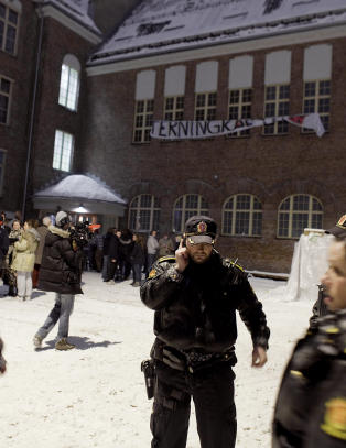 Tre p�grepet etter brutalt skolerevyran