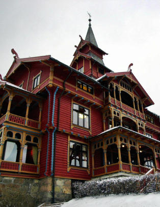 R�kke sender langrenns-foreldrene p� luksushotell