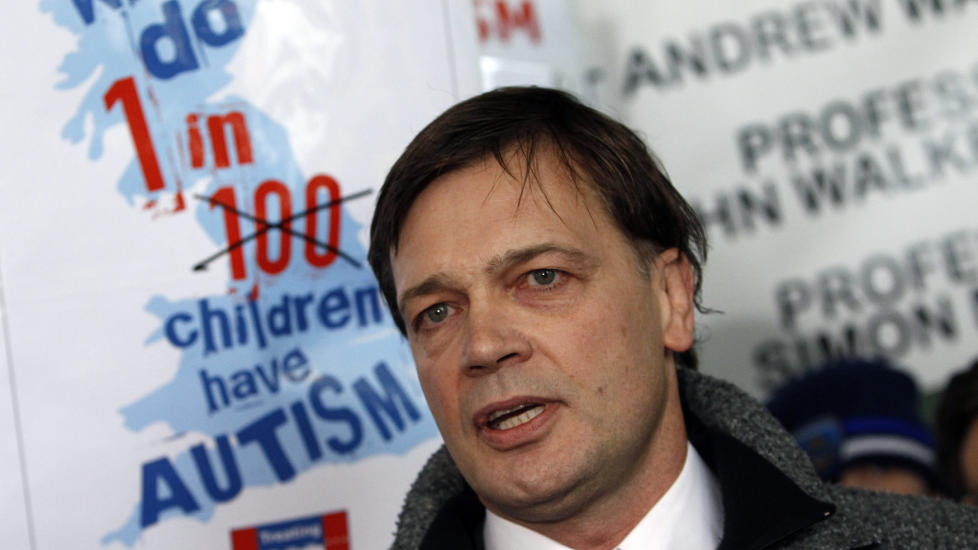 JUKSET I 1998: Andrew Wakefield knyttet autisme til magesykdom som f�lge av MMR-vaksinen. Fortsatt frykter mange foreldre vaksinen, selv om artikkelen er trukket tilbake og forskningen kalt juks. Foto: REUTERS/Luke MacGregor