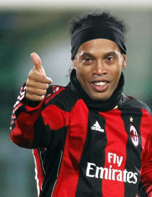 Ronaldinho får forlate Milan