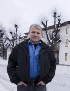 - Plaget med mye festing og uro