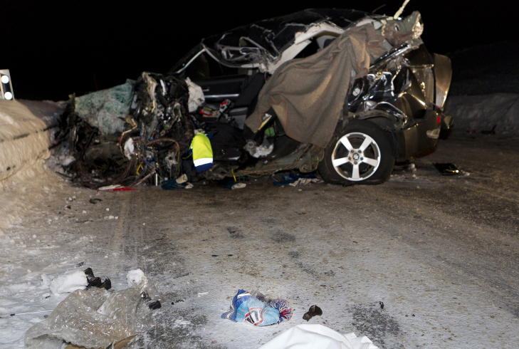 KVESTET: I denne bilen ble far og s�nn, som satt p� venstre side av bilen, drept. Mor og tvillings�ster, som satt p� h�yre side, overlevde. Foto: Ole Morten Melg�rd/Dagbladet