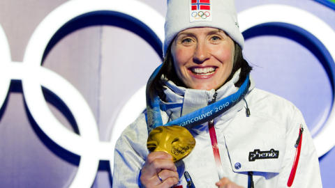 Opptur: Under OL i Vancouver 2010 tok Marit Bj�rgen hele fem medaljer. Her er ett av tre gull. 
Foto: Heiko Junge / Scanpix