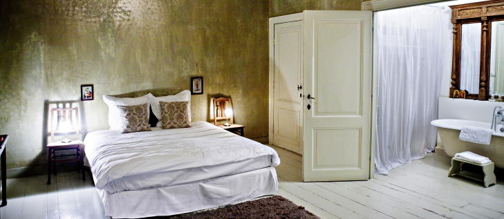 LUFTIG: Deilig, romslig soverom p� B&B Leopold i Antwerpen. Foto: NINA HANSEN