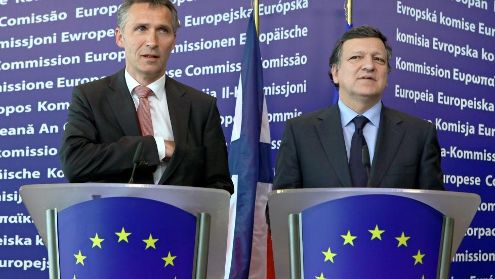 SAMARBEIDER: Norges statsminister Jens Stoltenberg (t.v.) sammen med EU-kommisjonens president for Europakommisjonen, Jose Manuel Barroso. Foto: SCANPIX/EPA
