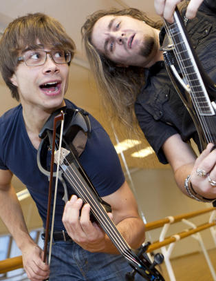- Jeg burde v�rt heavy metal-artist