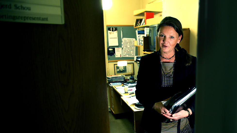 KRITISK, MEN USIKKER: - Jeg er opptatt av trygghet for enkeltmennesket, b�de for alvorlig kriminalitet og med hensyn til personvern. Jeg synes ikke det er godt nok � fokusere p� politiet og deres verkt�y, slik Arbeiderpartiet gj�r, sier Ingjerd Schou (H), som i g�r ble valgt til saksordf�rer i transport- og kommunikasjonskomit�en. Ogs� i H�yres gruppe er motstanden og skepsisen til EUs datalagringsdirektiv stor. FOTO: Jacques Hvistendahl/ Dagbladet