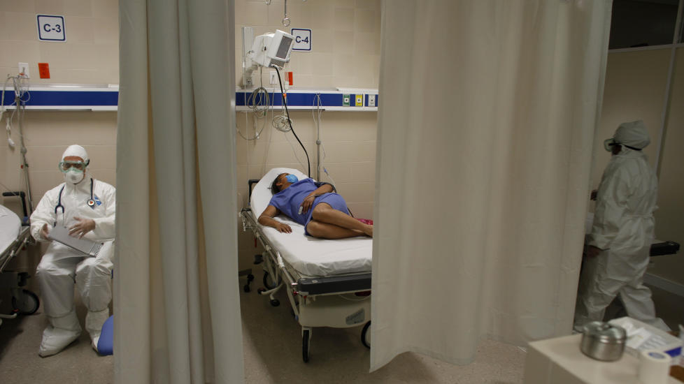 INNLAGT: Elleve personer har f�tt intensivbehanding etter � ha f�tt svineinfluensa i �r. Tallene ventes n� � skyte i v�ret. Dette bildet er fra et sykehus i Mexico. Foto:  ario Lopez-Mills/AP/Scanpix