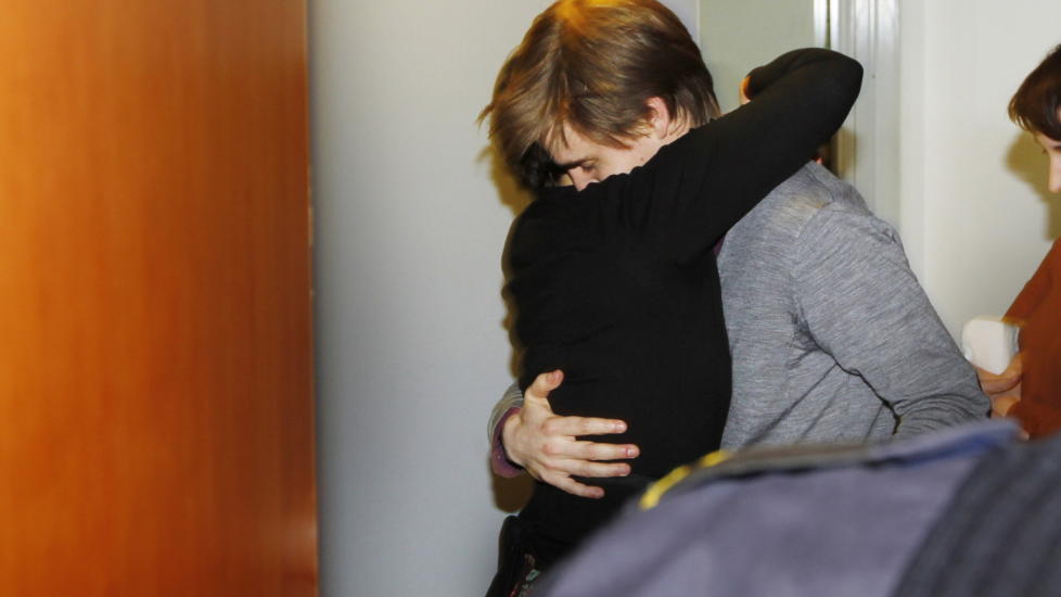 KYSSET KJ�RESTEN FARVEL:  Eivind Tr�dal fikk et kjapt m�te med kj�resten Maria Amelie. N� m� hun ut av landet.
Foto: Cornelius Poppe / SCANPIX