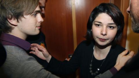  KJ�RESTER:  Maria Amalie sier farvel til kj�resten sin, Eivind Tr�dal, etter domsavslutningen i Oslo tingrett. Foto: Jacques Hvistendahl