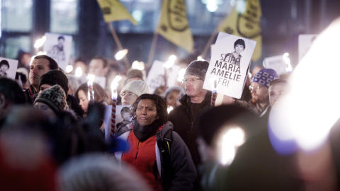  DEMONSTRERTE:  Flere hundre personer m�tte i kveld opp foran Stortinget for � demonstrere mot utsendingen av Maria Amelie. Foto: Sveinung U. Ystad, Dagbladet
