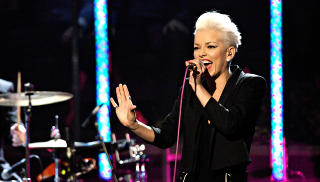 KVELDENS ARTIST: Petra Marklund, som bruker artistnavnet September, opptrer p� �Skavlan�.