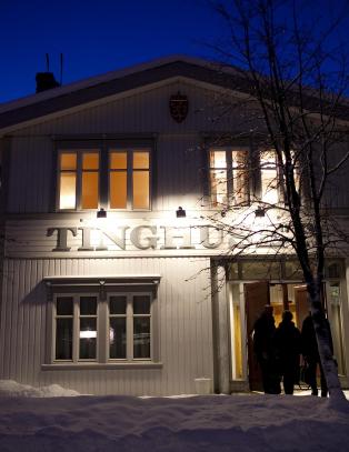 - Jeg ble så sint at jeg knuste en kjøkkenstol foran øynene hans