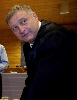 Tiltalt nabo (63) fikk ikke møte i retten i dag