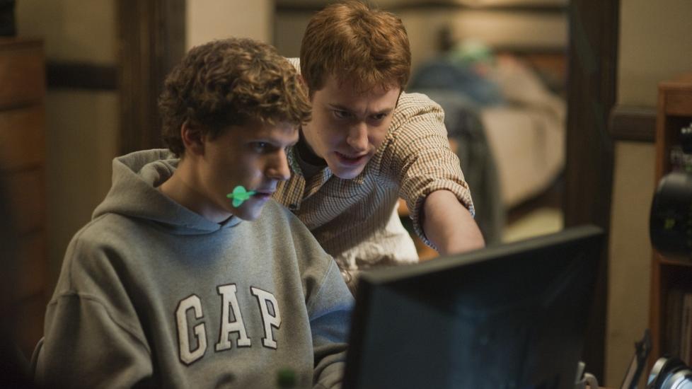 KAN H�VE INN PRISER: Jesse Eisenberg og Joseph Mazzello i The Social Network, en av fjor�rets store kinoslagere i Norge. Foto: AP Photo/Columbia Pictures